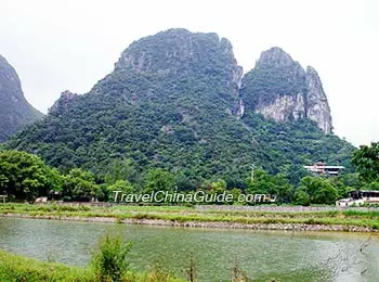 Elegant mountains and clear water